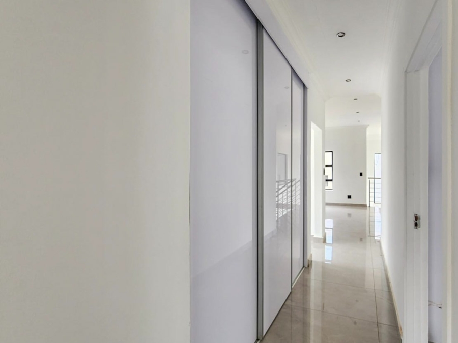 To Let 5 Bedroom Property for Rent in Melodie North West